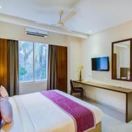 Jk Residency Kelakam Hotel Exterior foto
