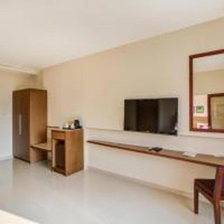 Jk Residency Kelakam Hotel Exterior foto