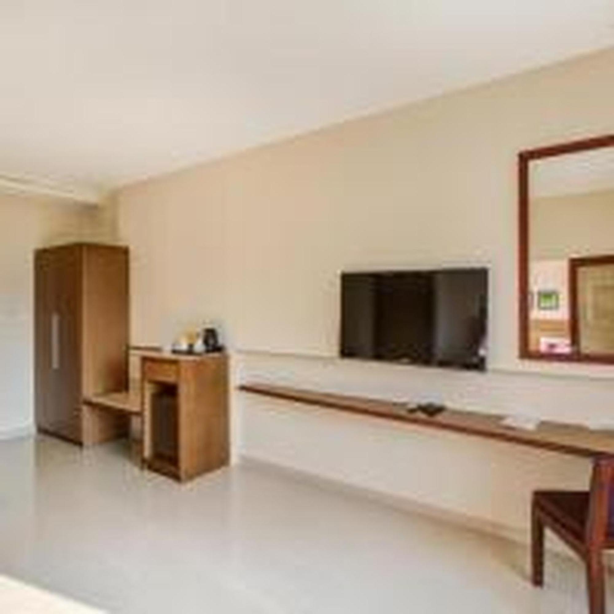 Jk Residency Kelakam Hotel Exterior foto